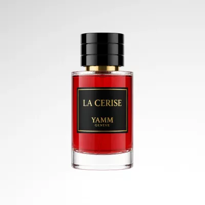La Cerise extrait de parfum mixte YAMM Genève inspiré de Lost Cherry aux notes de tête Amande amère, Cerise noire, Liqueur de cherry, cœur Griotte, Prune, Rose de Turquie, Jasmin sambac et fond Vanille, Fève tonka, Cannelle, Bois de santal, Patchouli, Vétiver, Baume du Pérou, Benjoin, Clou de girofle, Cèdre visuel 01