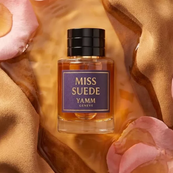 Miss Suede extrait de parfum femme YAMM Genève inspiré de White Suede aux notes de tête Thym, Thé, cœur Muguet, Safran, Rose et fond Daim, Musc, Bois de santal, Résine oliban, Ambre visuel 01