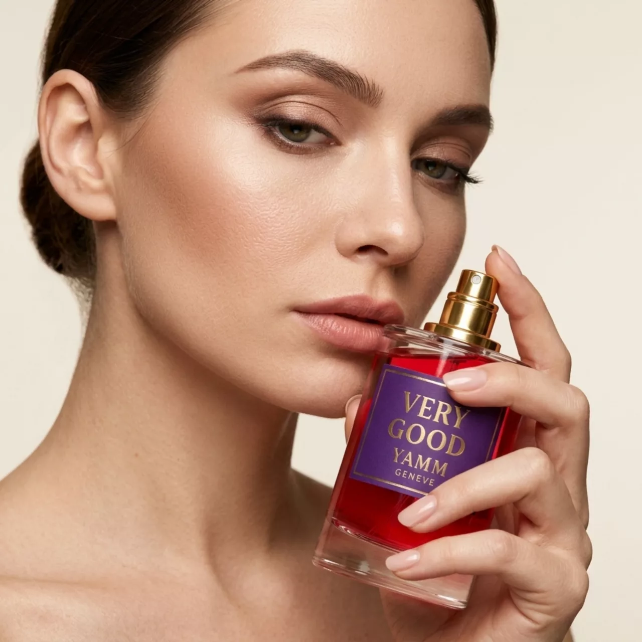 Very Good extrait de parfum femme YAMM Genève inspiré de Very Good Girl aux notes de tête Litchi, Groseille à grappes, cœur Rose et fond Vanille, Vétiver visuel 06