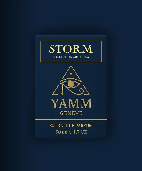 Parfum Storm de la Collection Arcanum par YAMM Genève, inspiration Orage Louis Vuitton, présenté en coffret bleu nuit aux détails dorés luxueux.
