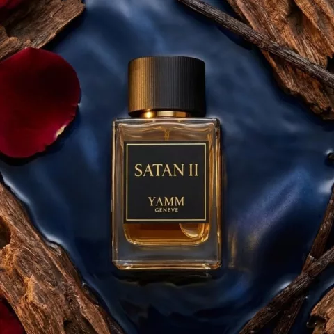 Satan II extrait de parfum mixte YAMM Genève inspiré de Oud Satin Mood aux notes de tête Rose de Bulgarie, Violette, Fraise, cœur Rose de Turquie et fond Oud, Vanille, Ambre, Benjoin, Caramel, Cèdre visuel 01