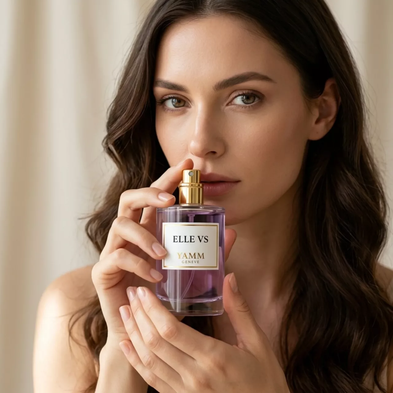 Elle Vs extrait de parfum femme YAMM Genève inspiré de Elves aux notes de tête Pêche, Cassis, Gingembre, Cannelle, cœur Lait de coco, Rose de Bulgarie, Rose, Muguet, Violette et fond Ambroxan, Patchouli visuel 07