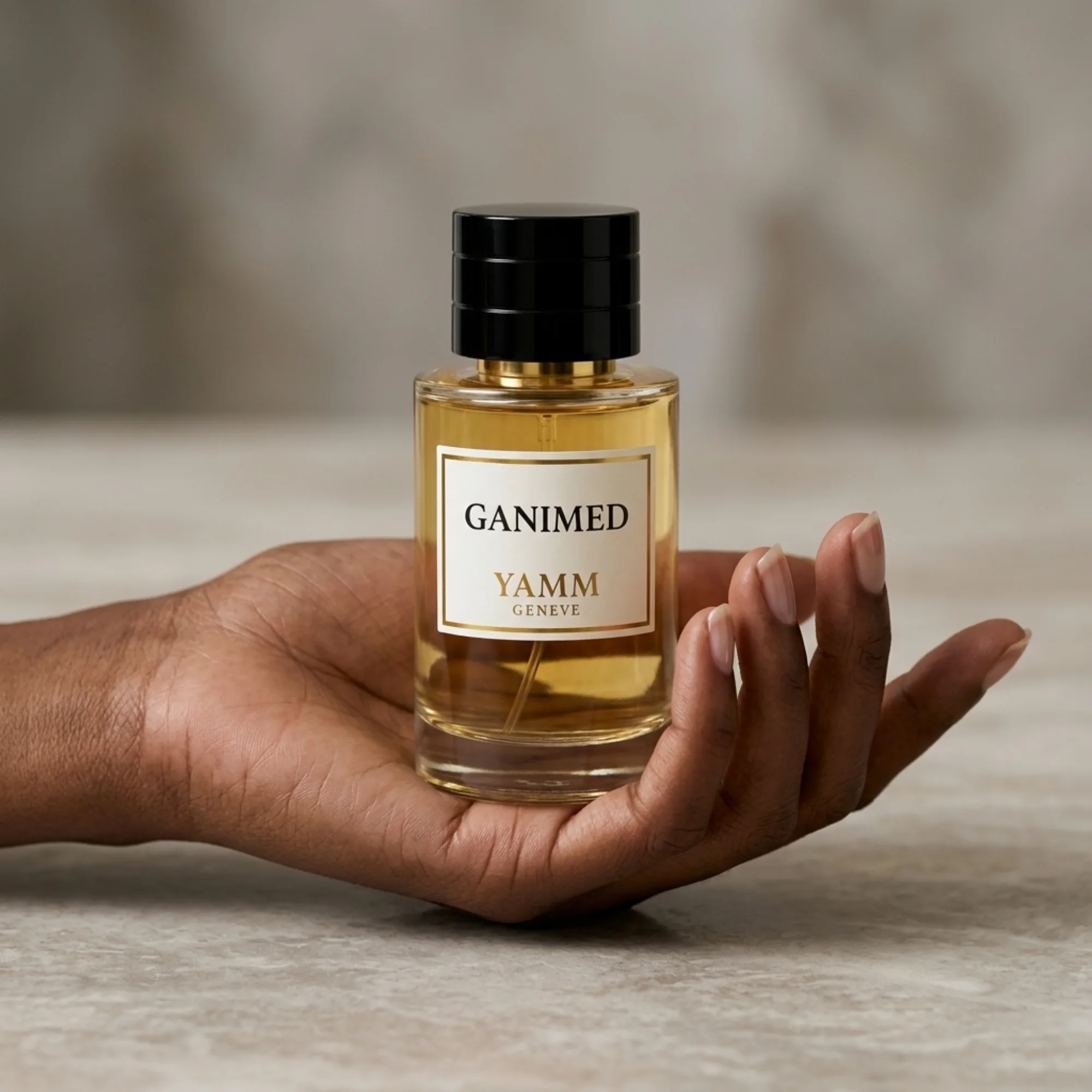 Ganimed extrait de parfum mixte YAMM Genève inspiré de Ganymede aux notes de tête Safran, Mandarine d’Italie, cœur Osmanthus de Chine, Feuille de violette, Immortelle et fond Notes minérales, Daim, Bois d’Akigala, Musc, Cèdre, Patchouli visuel 04