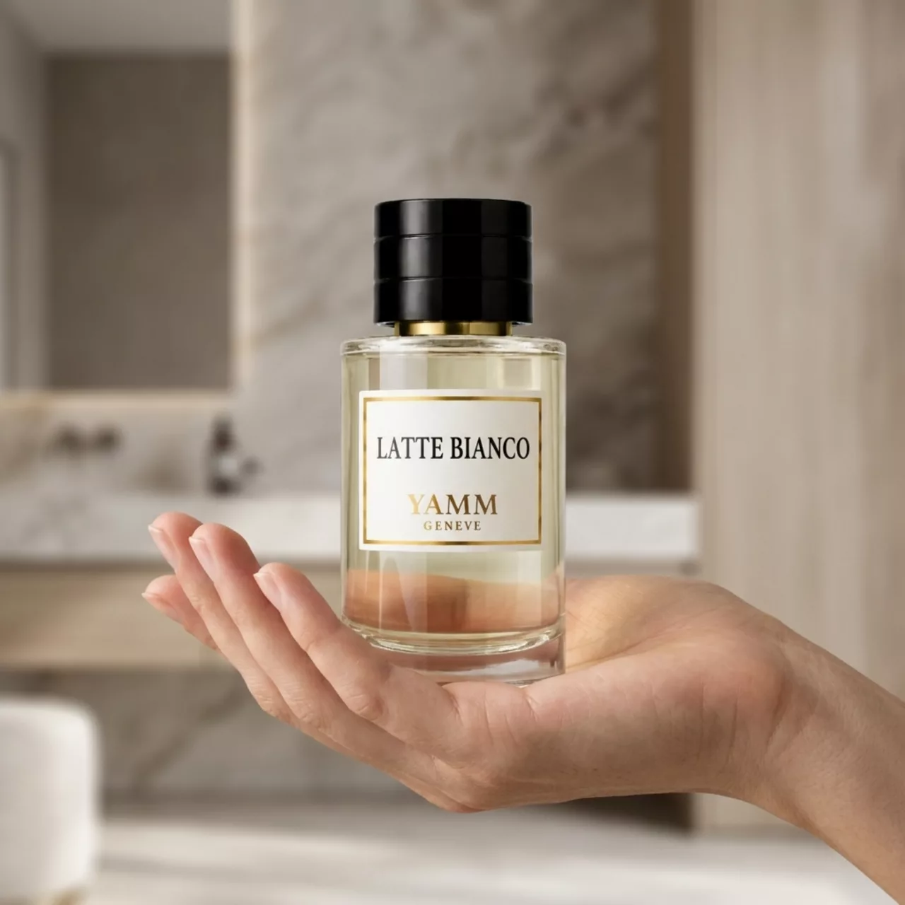 Latte Bianco extrait de parfum mixte YAMM Genève inspiré de Bianco di Latte aux notes de tête Caramel, cœur Coumarine, Miel et fond Vanille, Musc blanc visuel 04