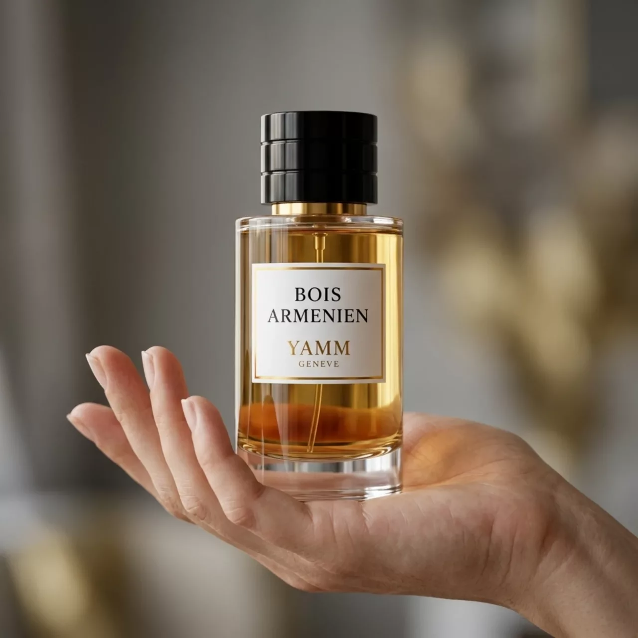 Bois Armenien extrait de parfum mixte YAMM Genève inspiré de Bois d'Arménie aux notes de tête Encens, Iris, Poivre rose, cœur Benjoin, Gaïac, Coriandre et fond Copaïba, Patchouli, Musc blanc visuel 04