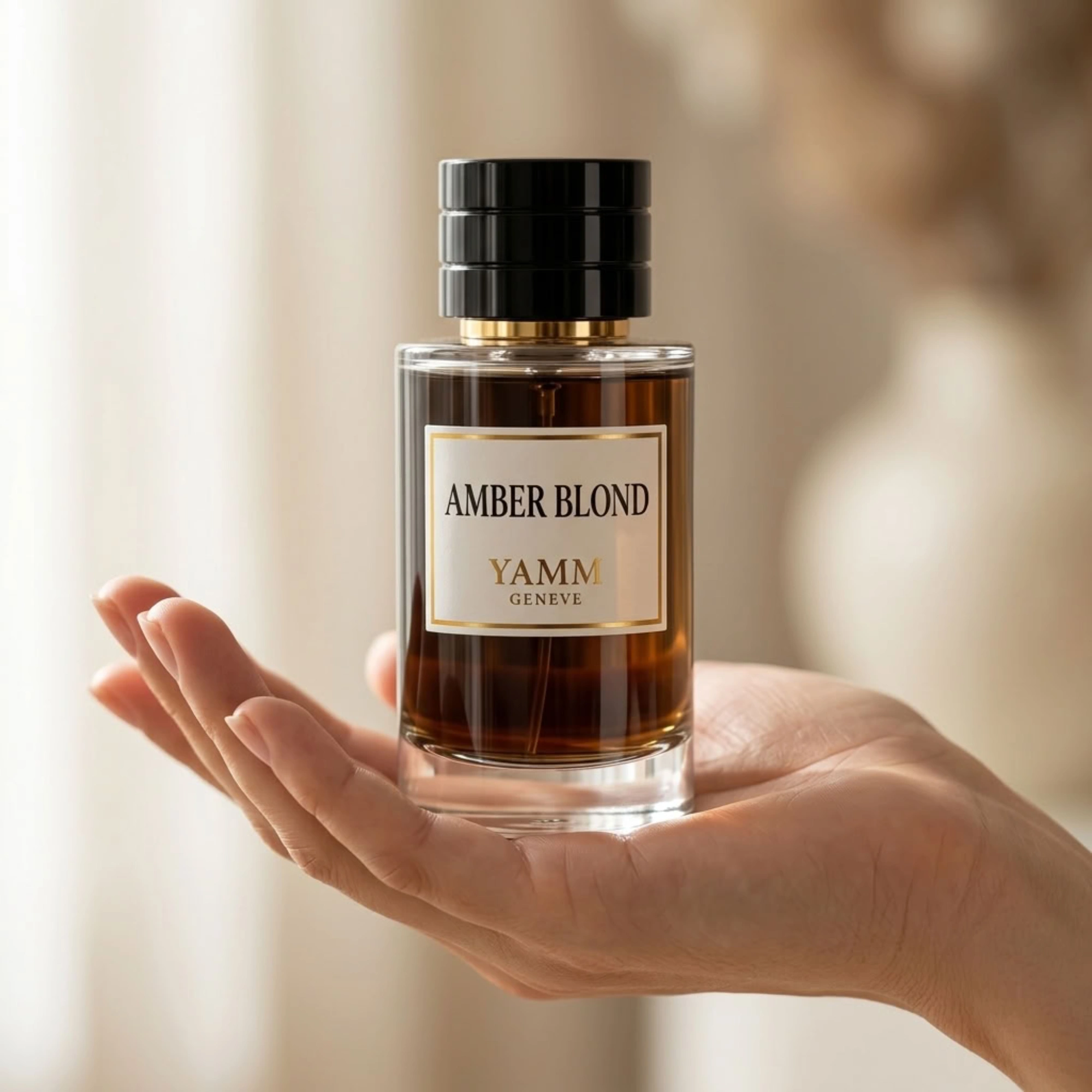 Amber Blond extrait de parfum mixte YAMM Genève inspiré de Blonde amber aux notes de tête rhum, oliban, orange amère, cardamome, poivre rose, gingembre, bergamote, pamplemousse, cœur fruits secs, tabac blanc, bois de santal, safran, tubéreuse, osmanthus, jasmin, iris et fond fève tonka, vanille, myrrhe, labdanum, patchouli, cèdre, musc, vétiver visuel 04
